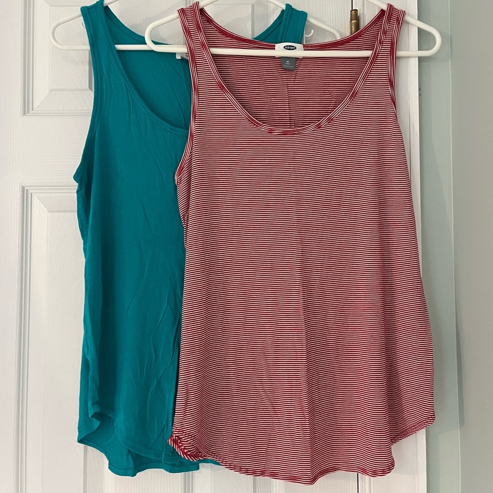2 Old Navy tank tops size M